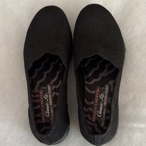 Skechers Women's Black Knit Loafers